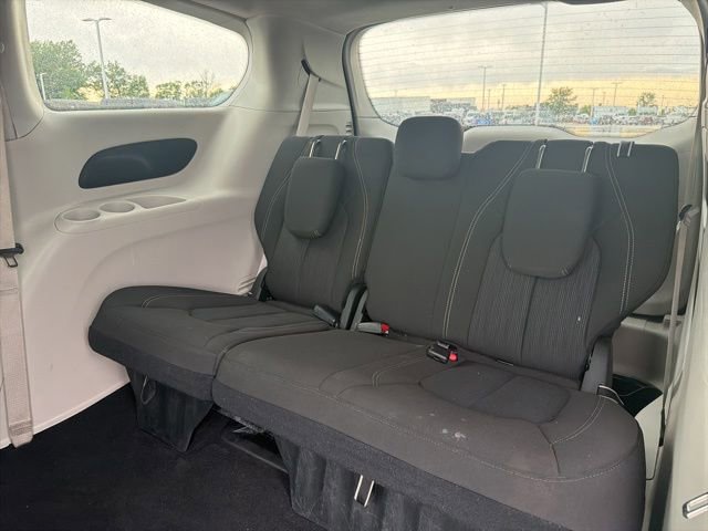 Used 2023 Chrysler Voyager LX FWD image 17