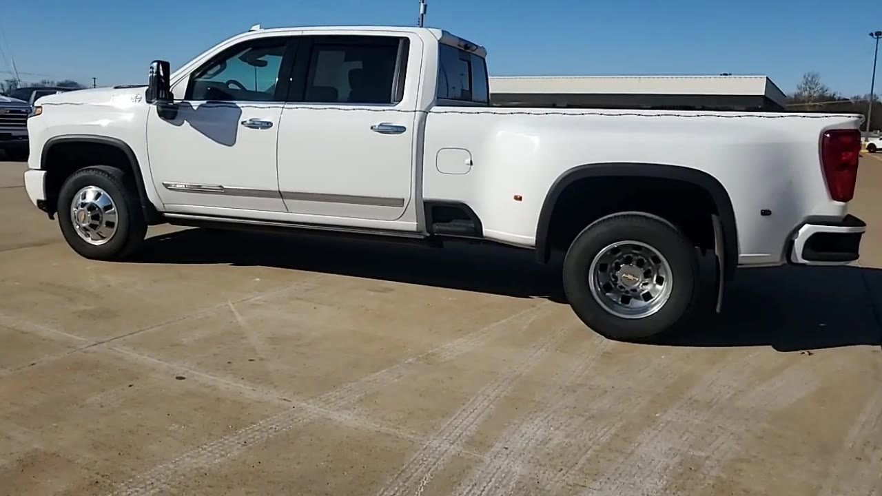 Used 2025 Chevrolet Silverado 3500 High Country w/ High Country Premium Package image 6