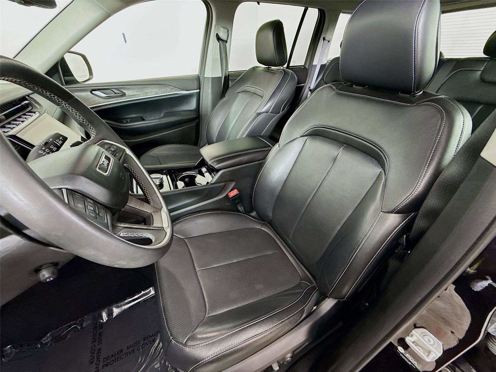 Used 2023 Jeep Grand Cherokee Limited w/ Luxury Tech Group II image 18