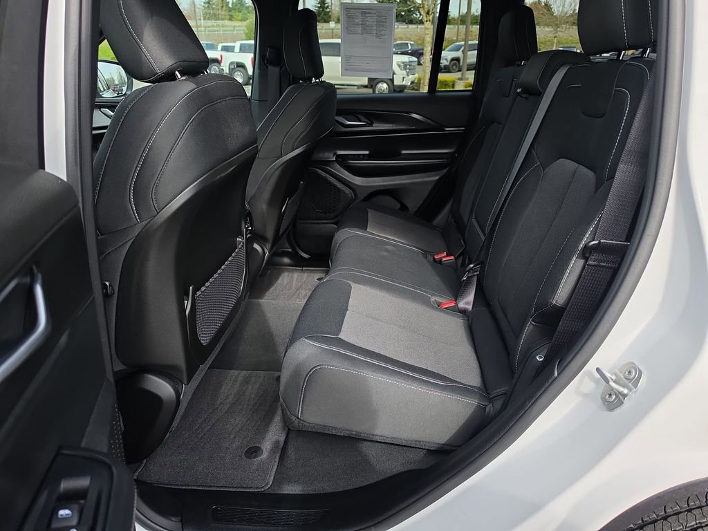 Used 2025 Jeep Grand Cherokee Laredo w/ Luxury Tech Group I image 26