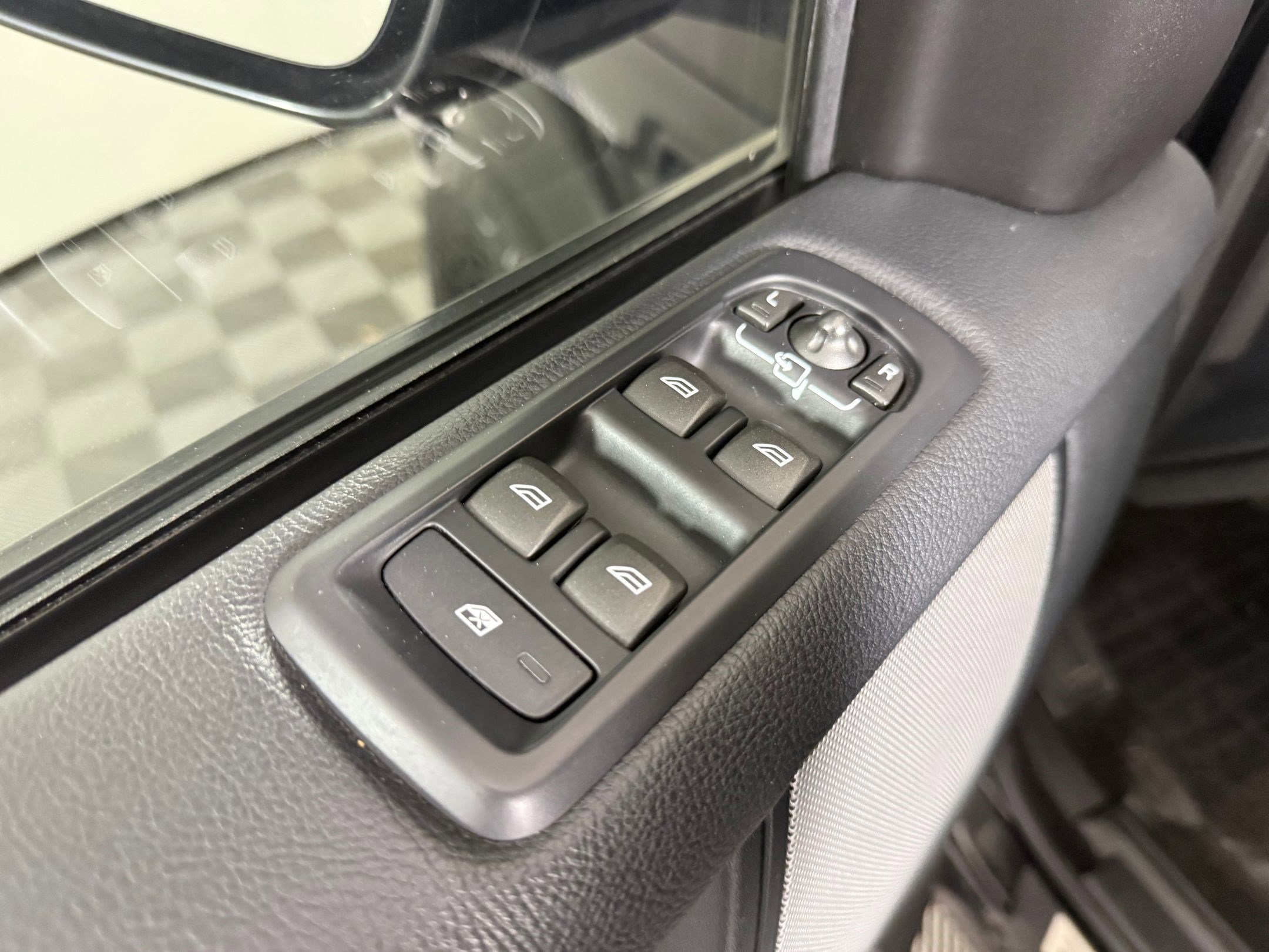 Used 2016 Land Rover LR4 HSE image 12