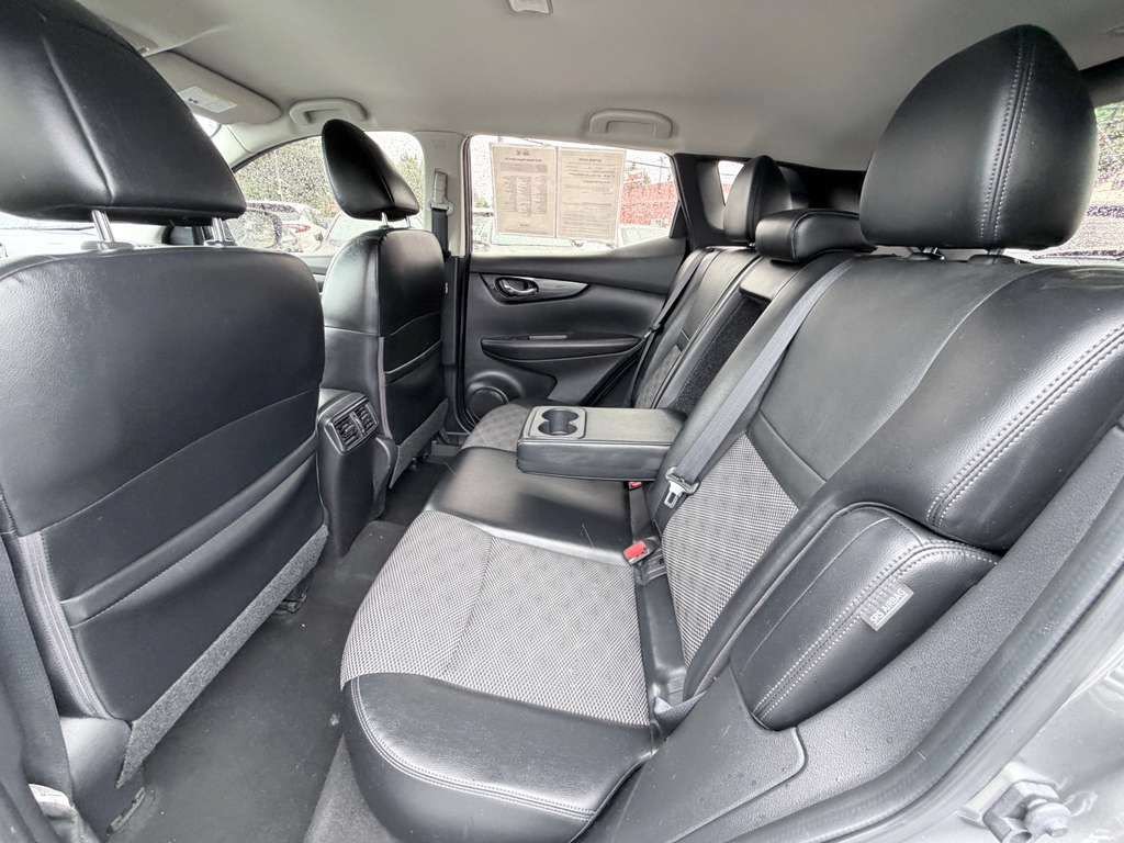 Used 2022 Nissan Rogue Sport SV w/ Technology Package AWD/4WD image 17