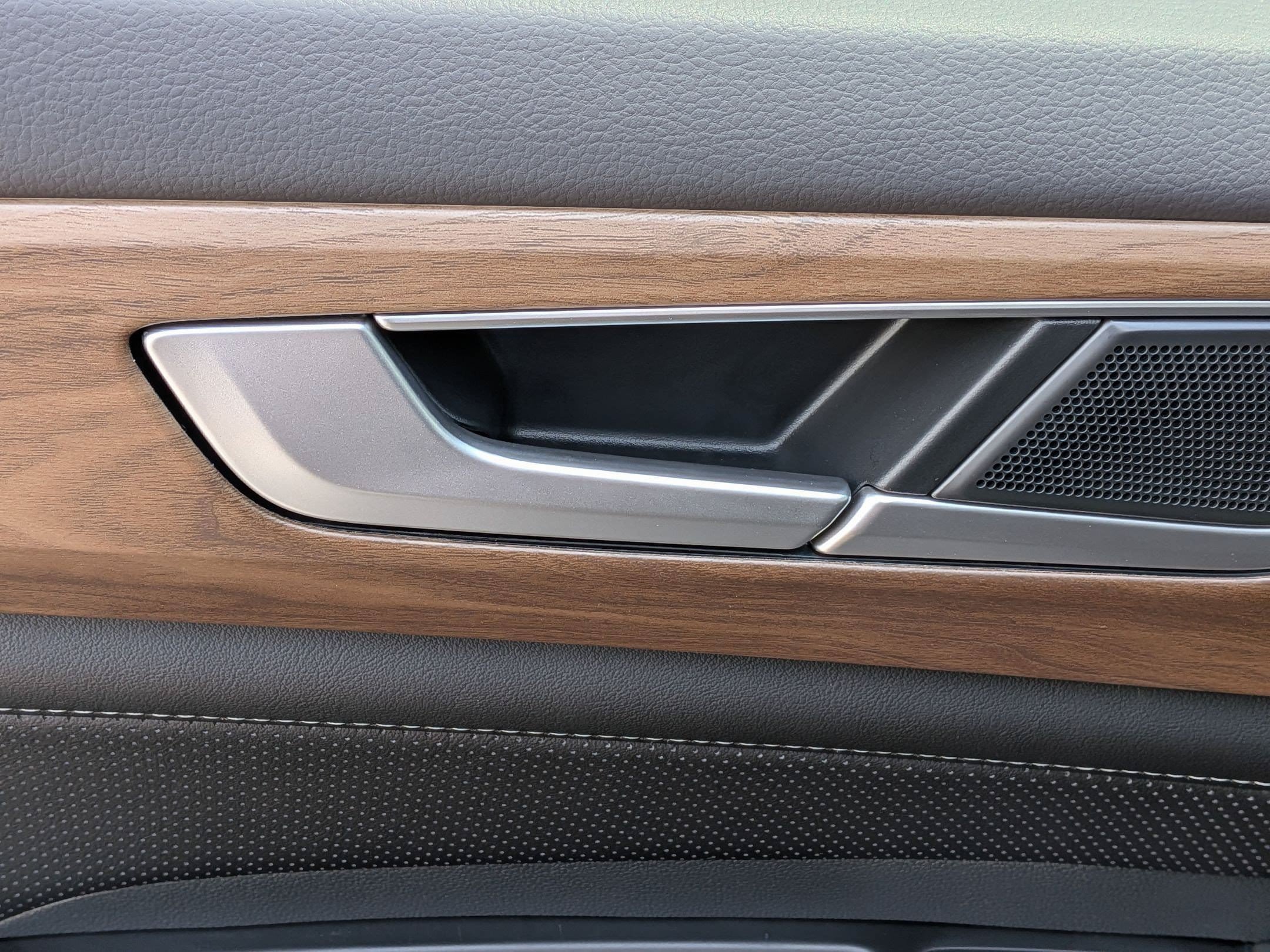 New 2026 Volkswagen Atlas SE FWD image 25