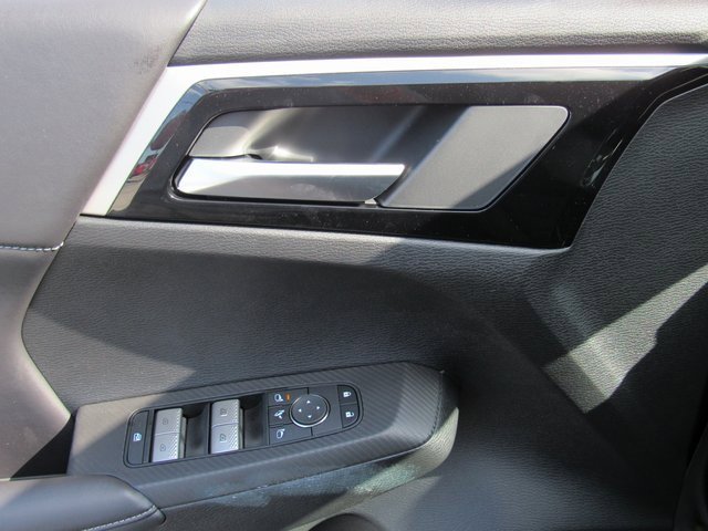 New 2025 Mitsubishi Outlander SE image 12