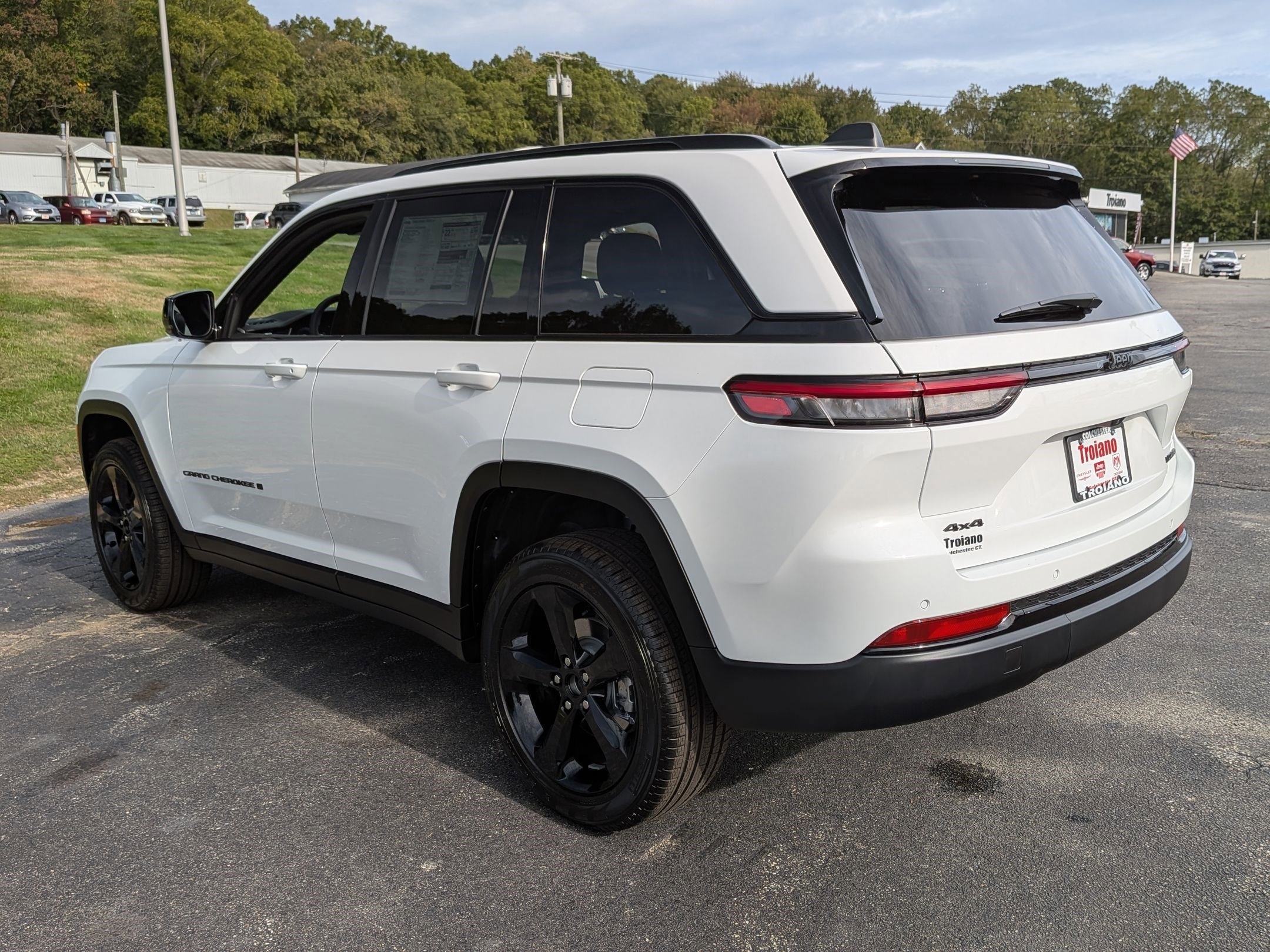 New 2025 Jeep Grand Cherokee Limited w/ Black Appearance Package image 6