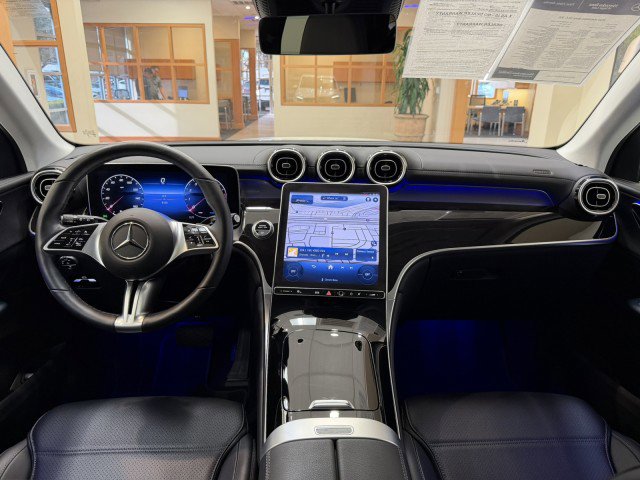 Used 2024 Mercedes-Benz GLC 300 4MATIC image 13