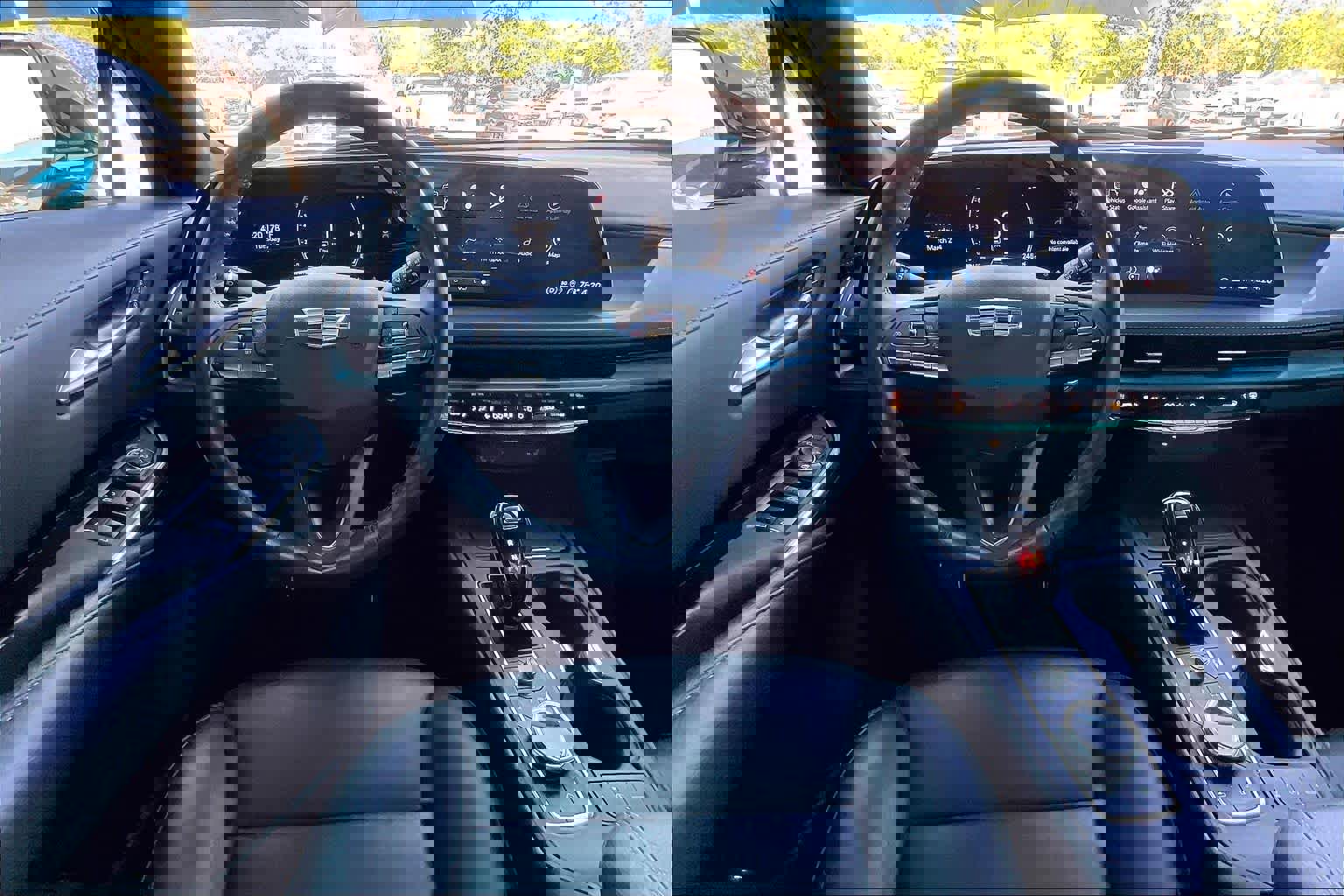 Used 2024 Cadillac XT4 Luxury w/ Cold Weather Package image 6