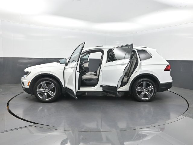 Used 2021 Volkswagen Tiguan SEL AWD/4WD image 40