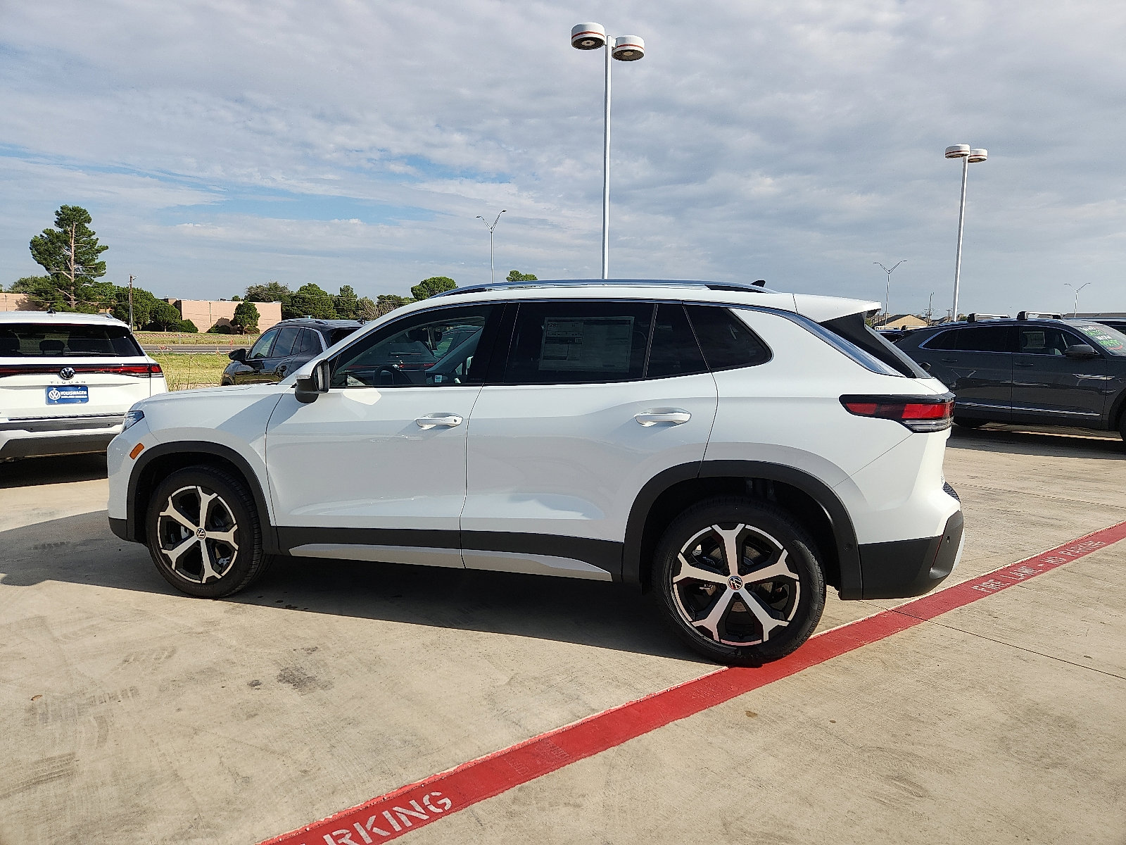 New 2025 Volkswagen Tiguan SE image 4