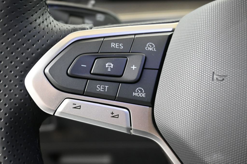 New 2026 Volkswagen Tiguan SE R-Line AWD/4WD image 24