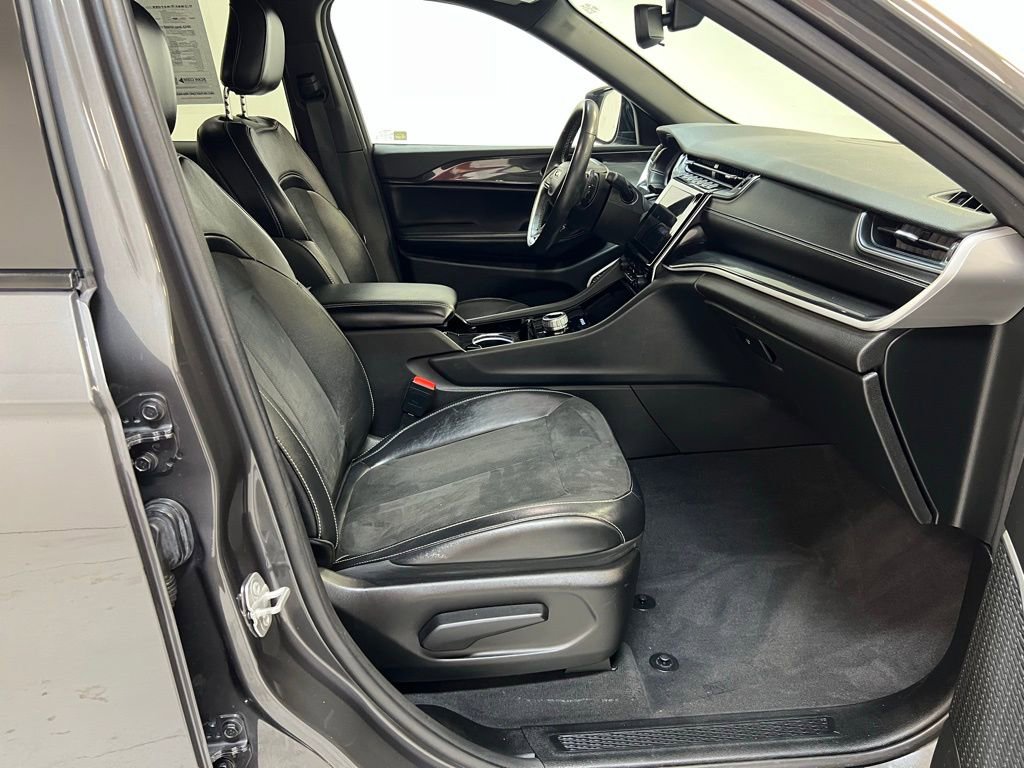 Used 2022 Jeep Grand Cherokee Altitude image 32