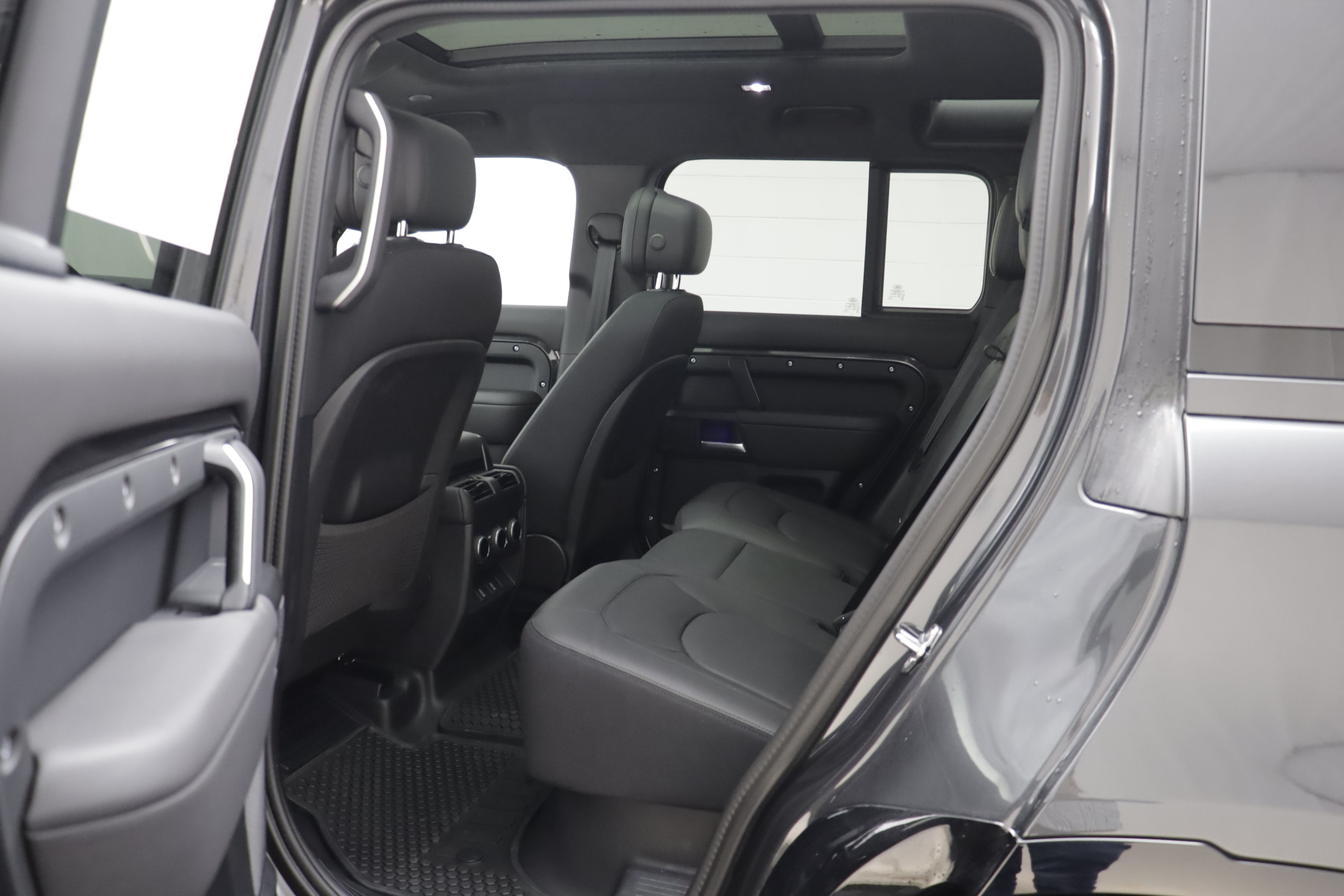 New 2026 Land Rover Defender 110 V8 AWD/4WD image 16