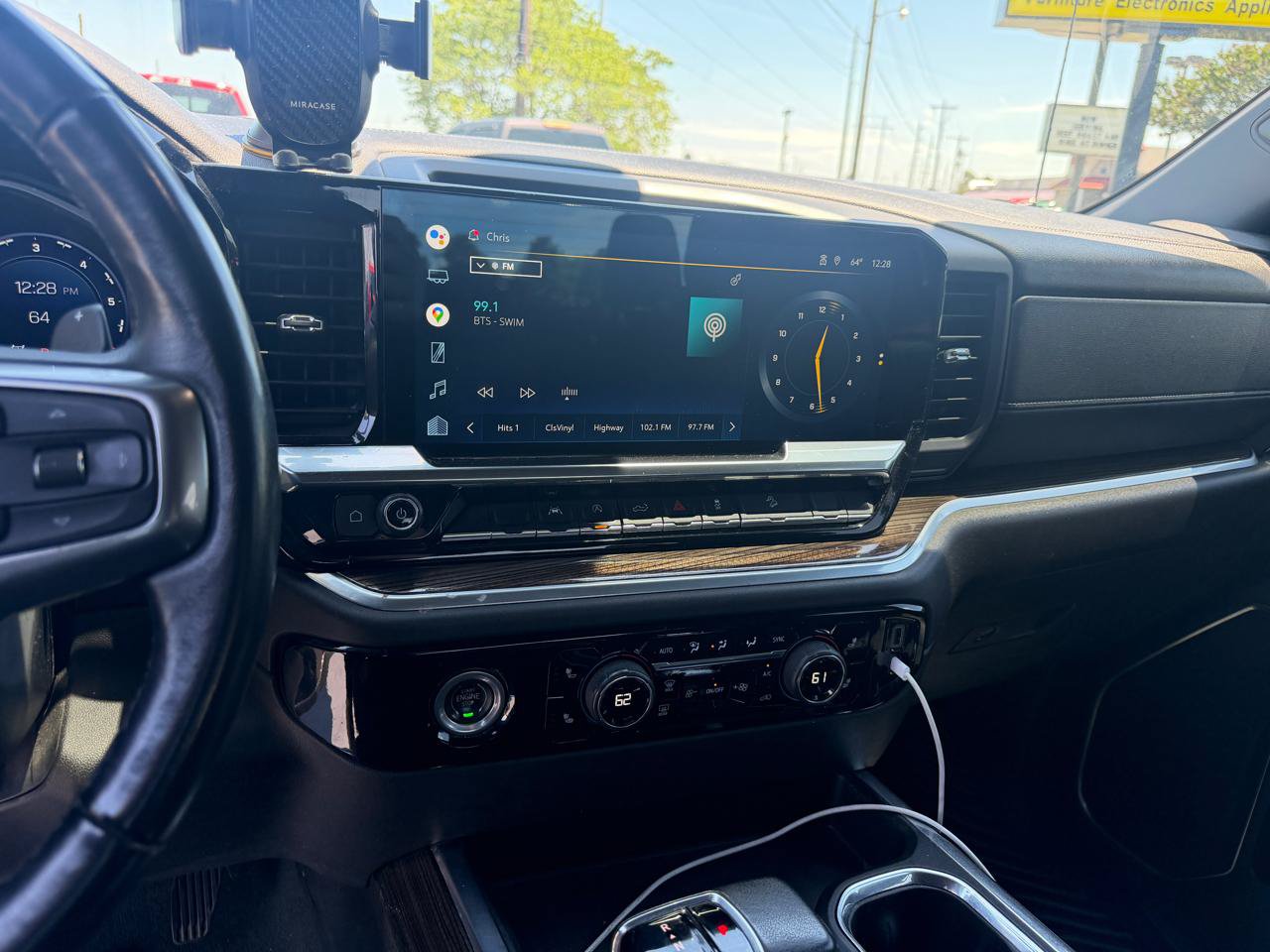Used 2022 Chevrolet Silverado 1500 LT w/ Z71 Off-Road Package AWD/4WD image 9