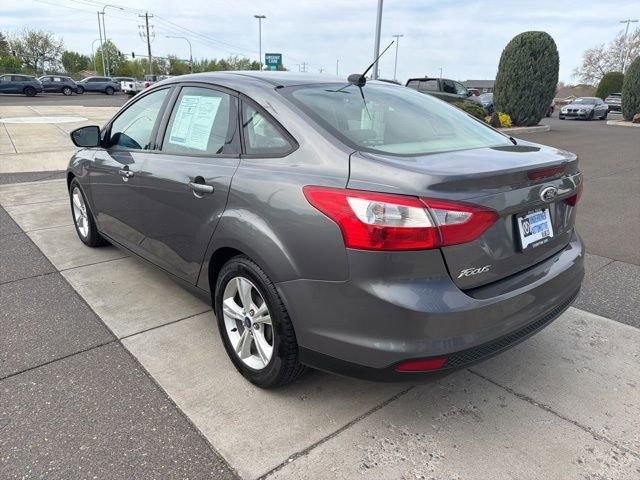 Used 2014 Ford Focus SE w/ SE Winter Package FWD image 6