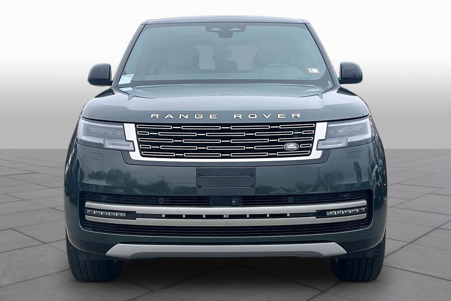 Used 2025 Land Rover Range Rover SE AWD/4WD image 3