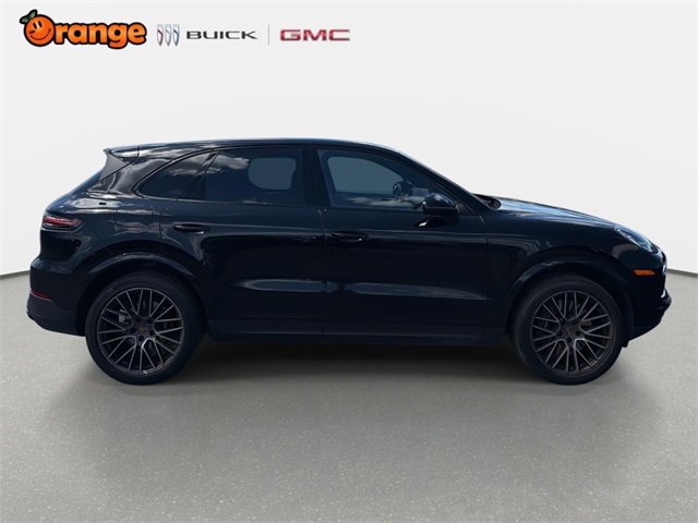 Used 2023 Porsche Cayenne Platinum Edition image 2