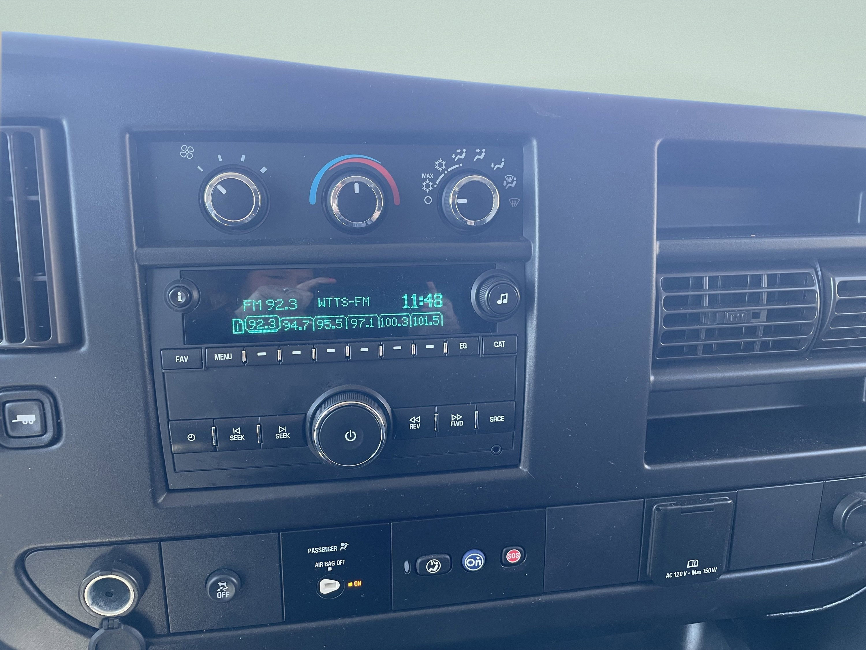 Used 2018 Chevrolet Express 2500 w/ Driver Convenience Package image 10