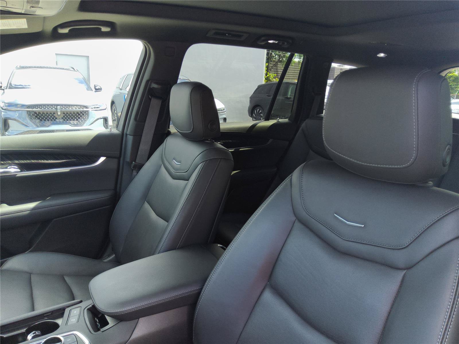 Used 2023 Cadillac XT6 Premium Luxury w/ Technology Package FWD image 18