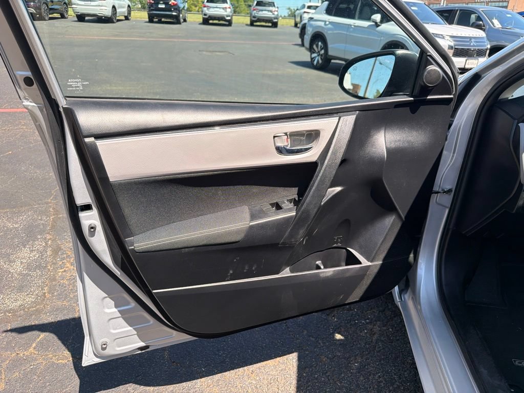 Used 2017 Toyota Corolla LE w/ Carpet Mat Package (TMS) FWD image 10