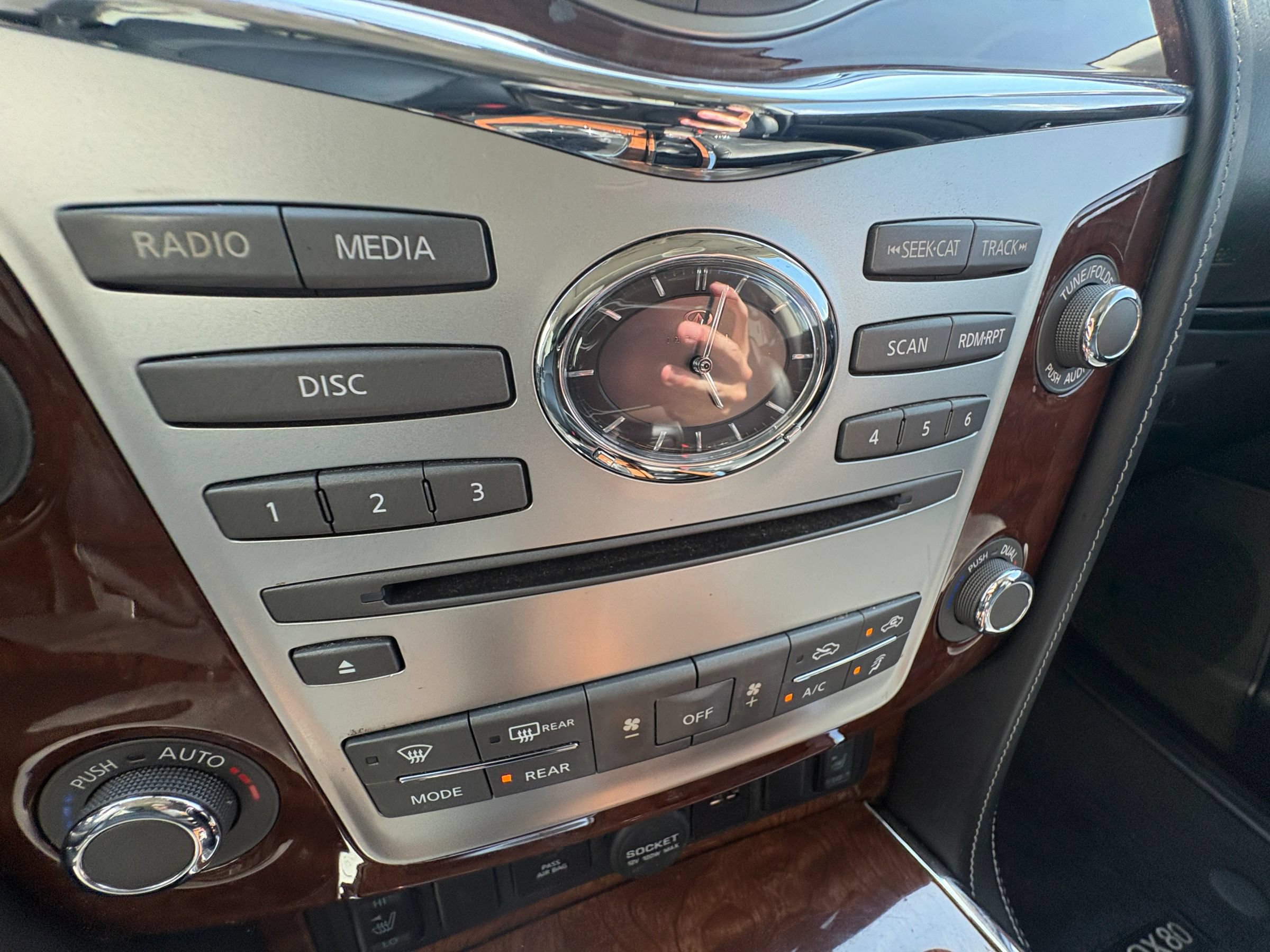 Used 2019 INFINITI QX80 Luxe AWD/4WD image 13