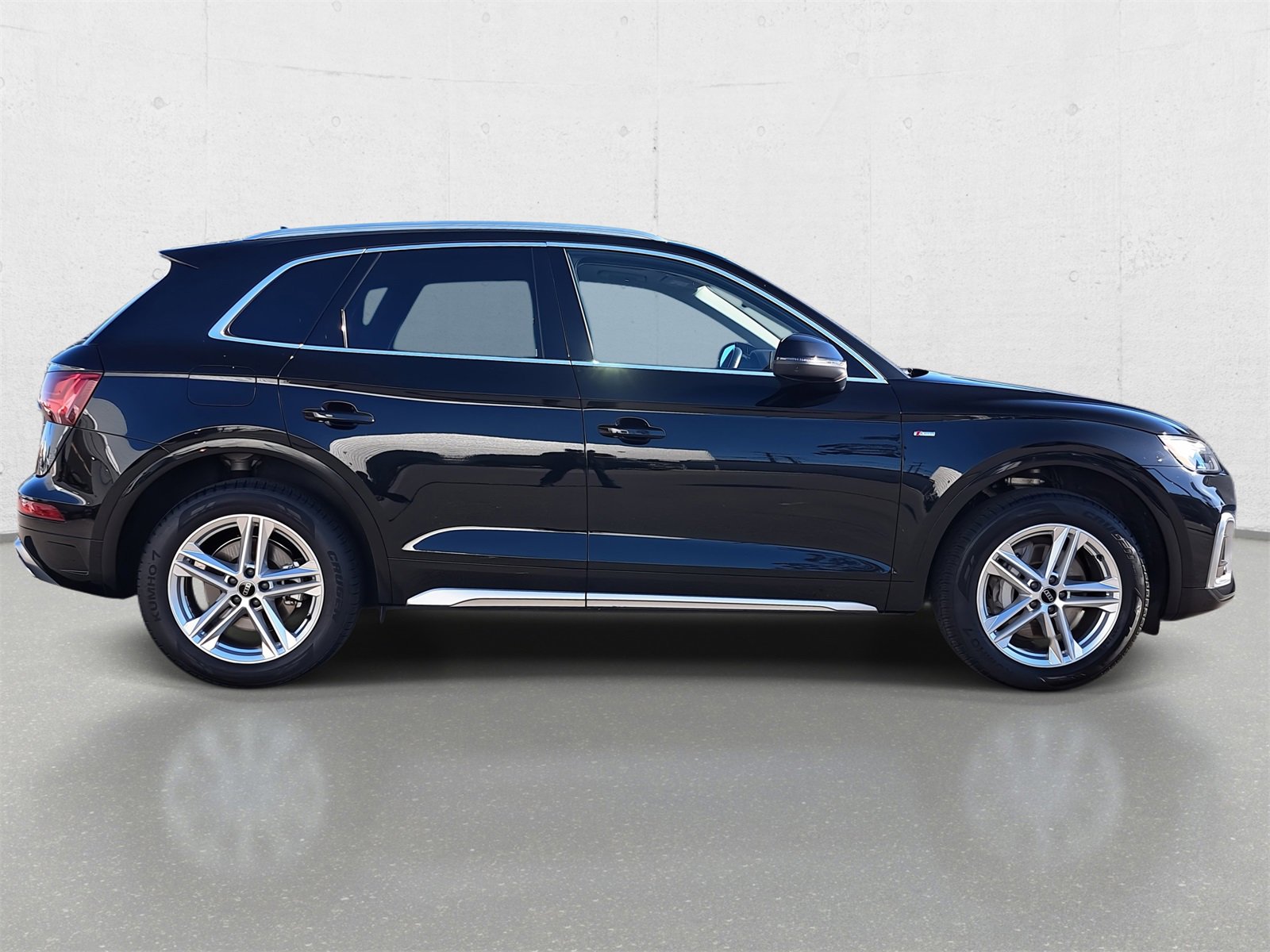 Used 2022 Audi Q5 e Premium w/ Convenience Package image 4