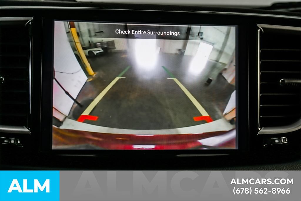 Used 2023 Chrysler Pacifica Touring-L FWD image 32