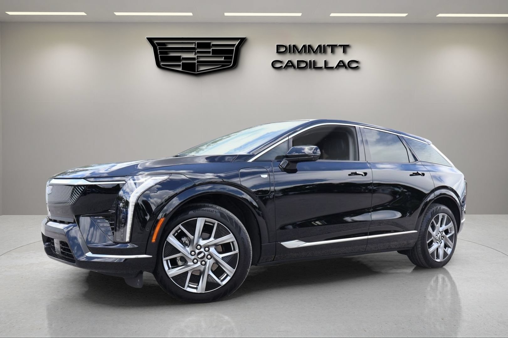 Certified 2025 Cadillac Optiq Luxury 2 w/ LPO, Floor Liner Package AWD/4WD image 1