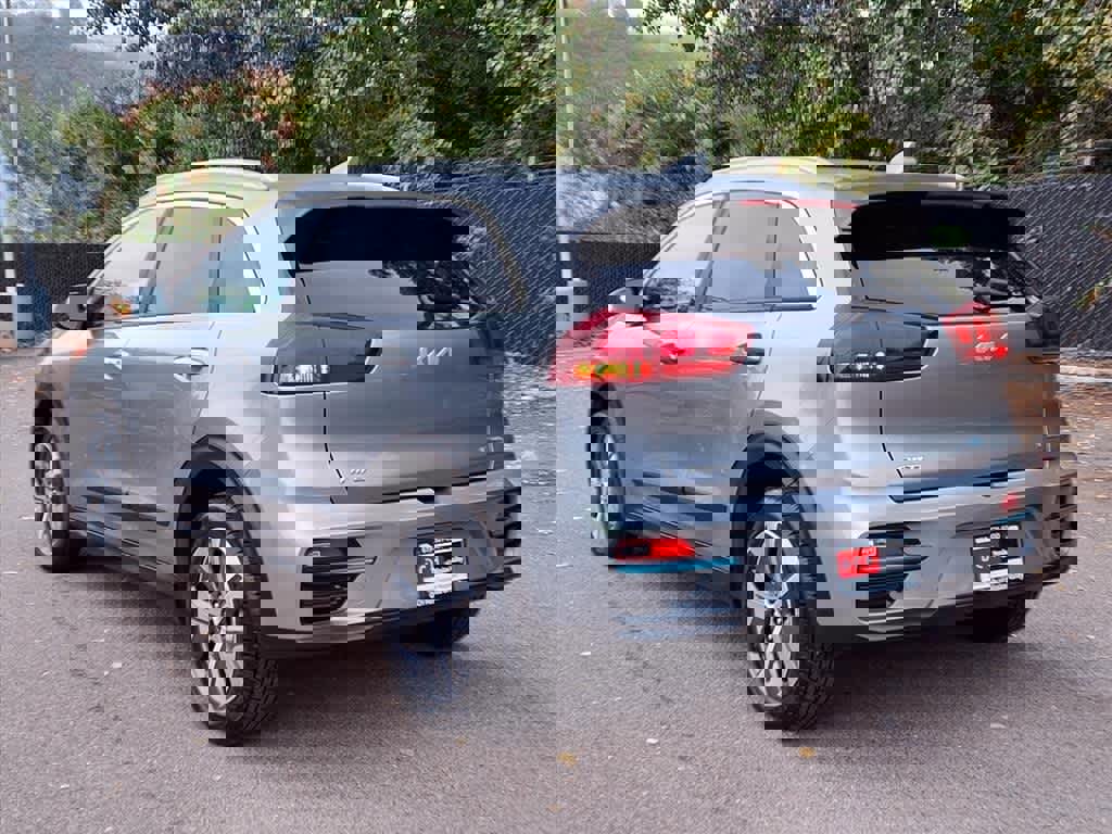 Used 2022 Kia Niro EX image 7