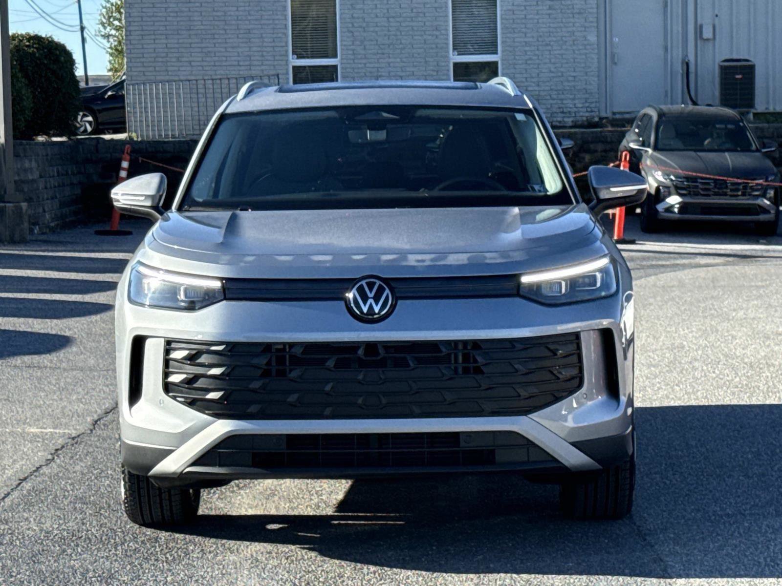 Used 2025 Volkswagen Tiguan SE image 27