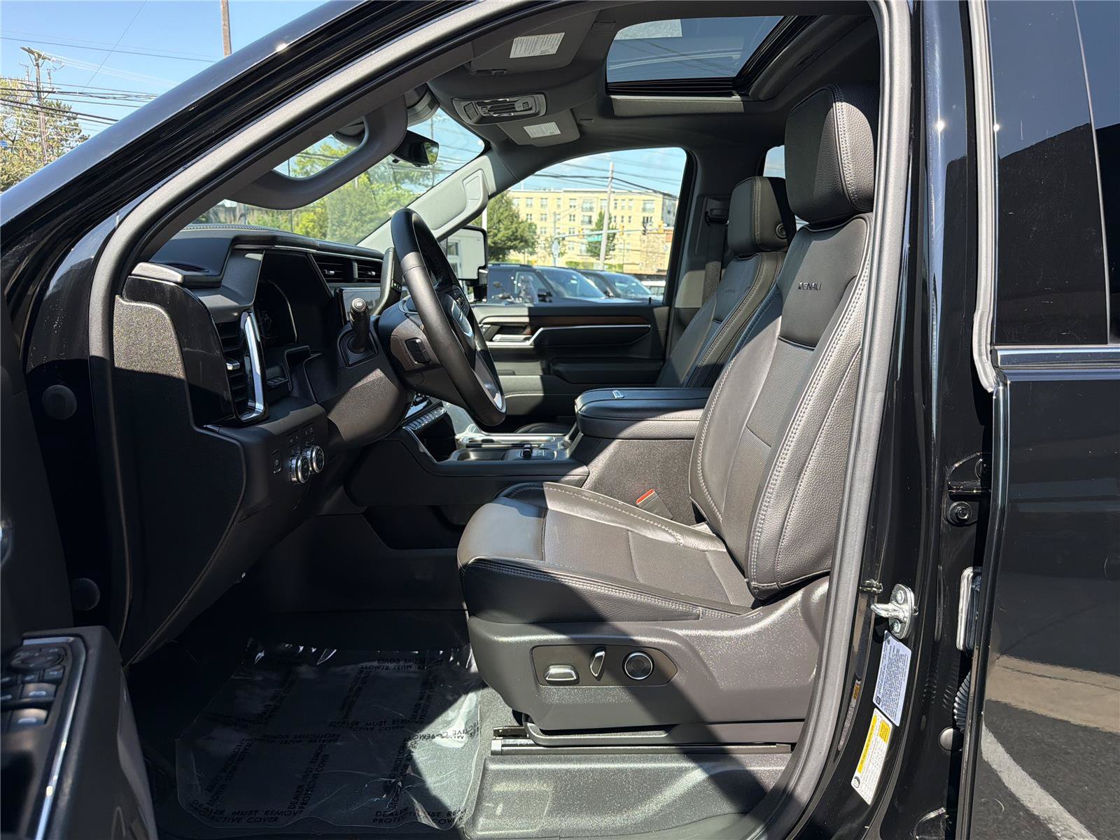 Used 2024 GMC Sierra 2500 Denali w/ Denali Reserve Package AWD/4WD image 13