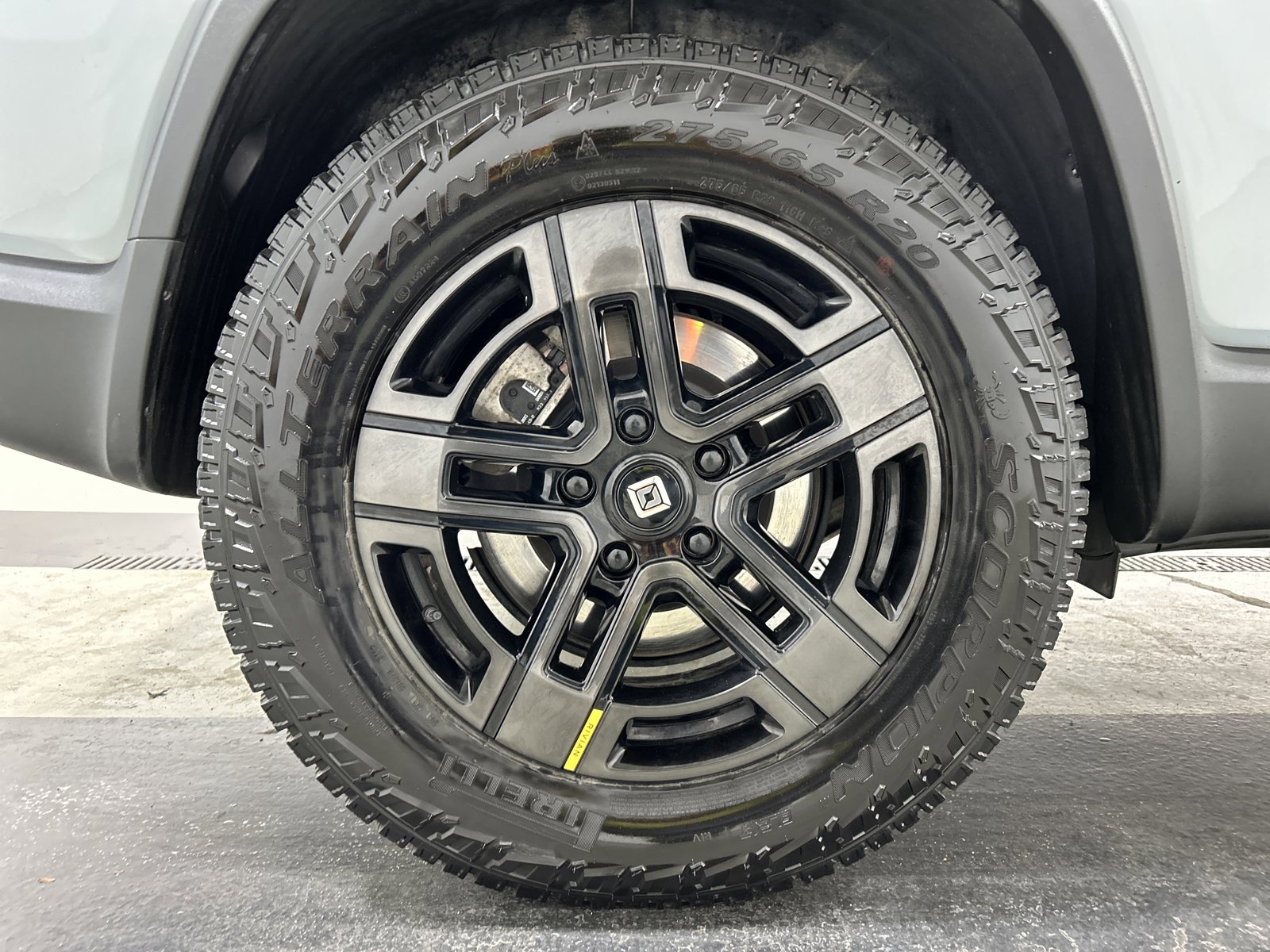 Used 2023 Rivian R1S Adventure image 12