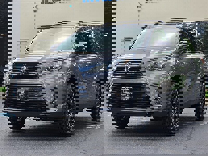 Used 2019 Toyota Highlander SE