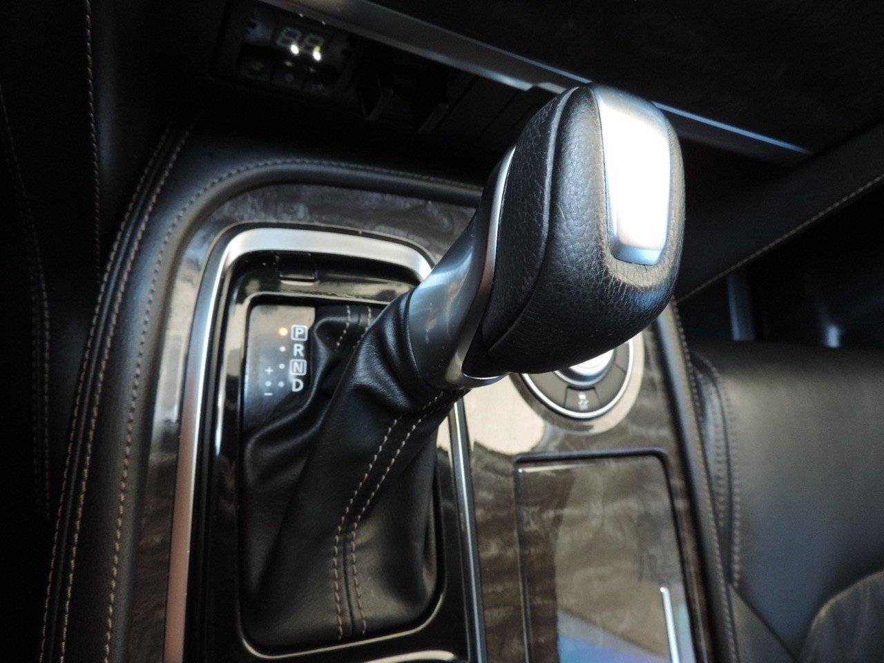 Used 2022 Nissan Armada Platinum w/ Captain's Chairs Package RWD image 27