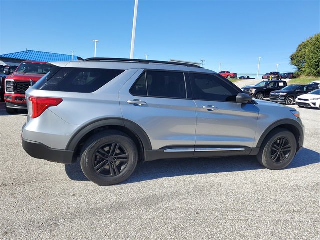Used 2022 Ford Explorer XLT image 4