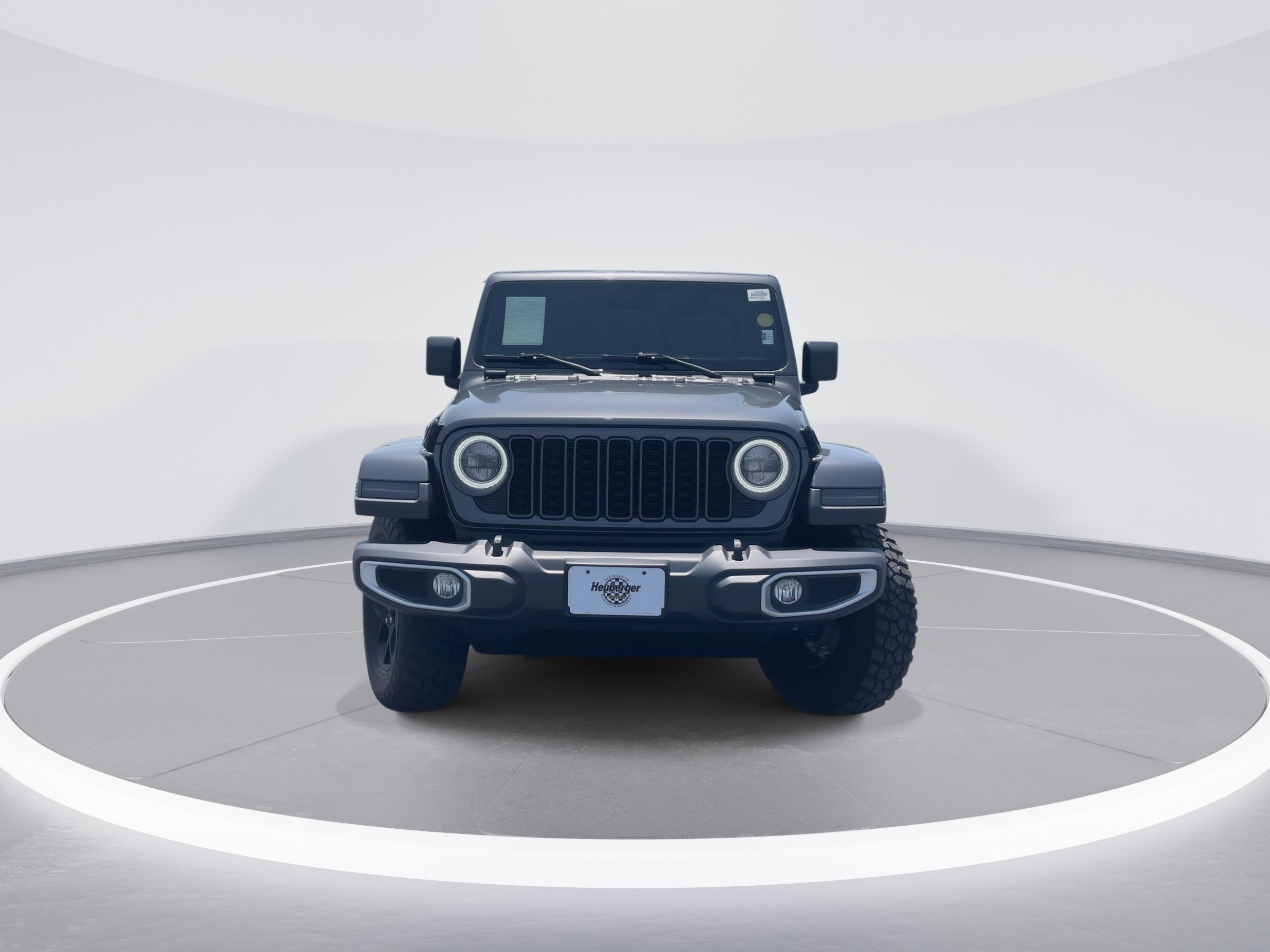 Used 2025 Jeep Gladiator Sport AWD/4WD image 2