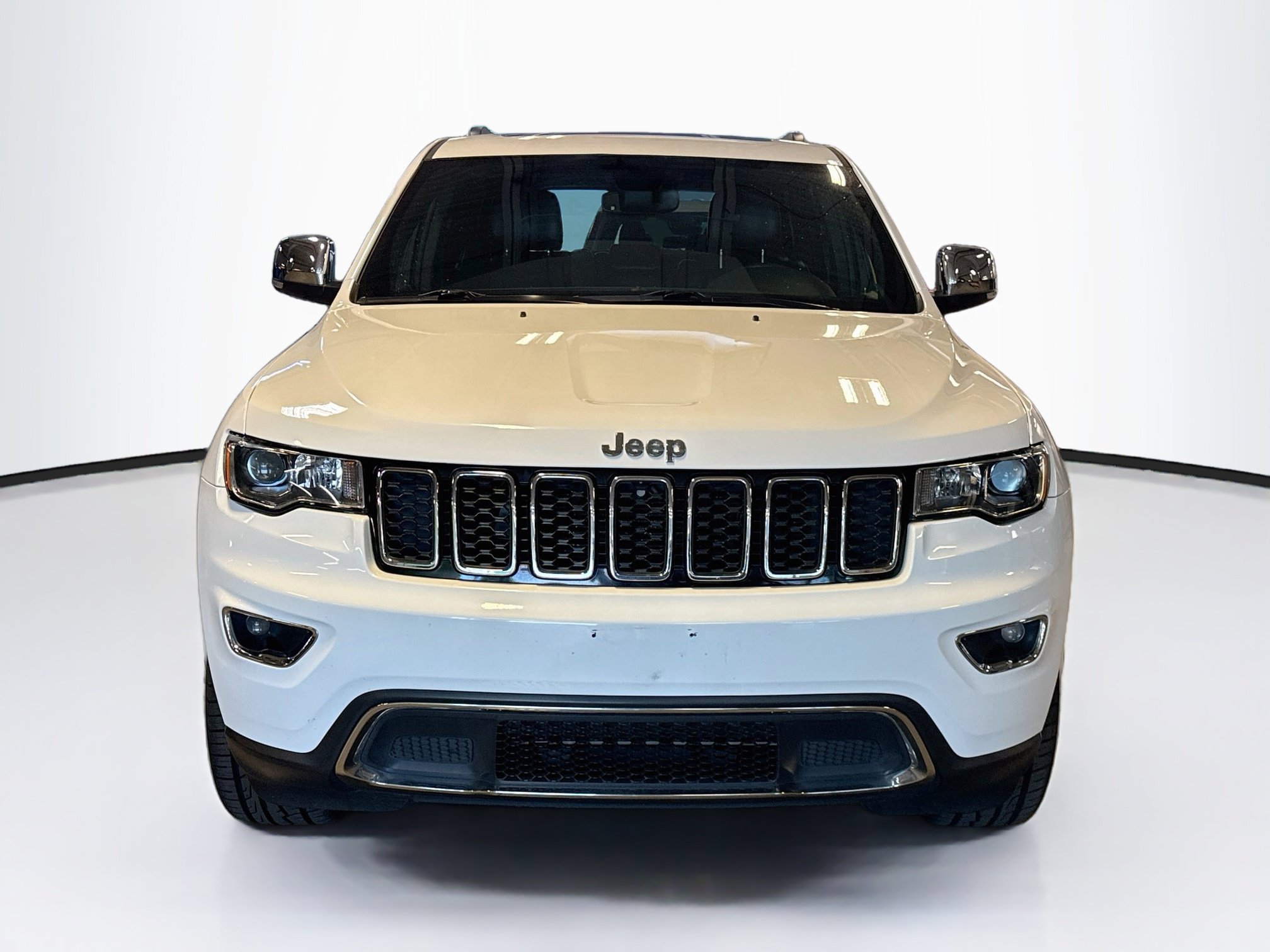 Used 2019 Jeep Grand Cherokee Limited AWD/4WD image 2