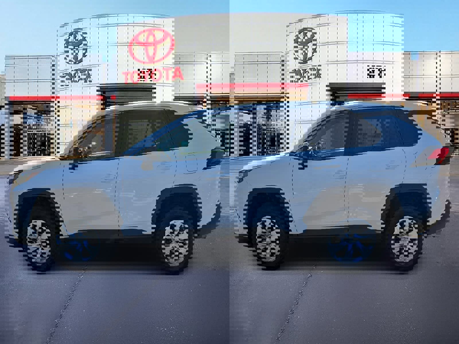 Used 2023 Toyota RAV4 LE image 8