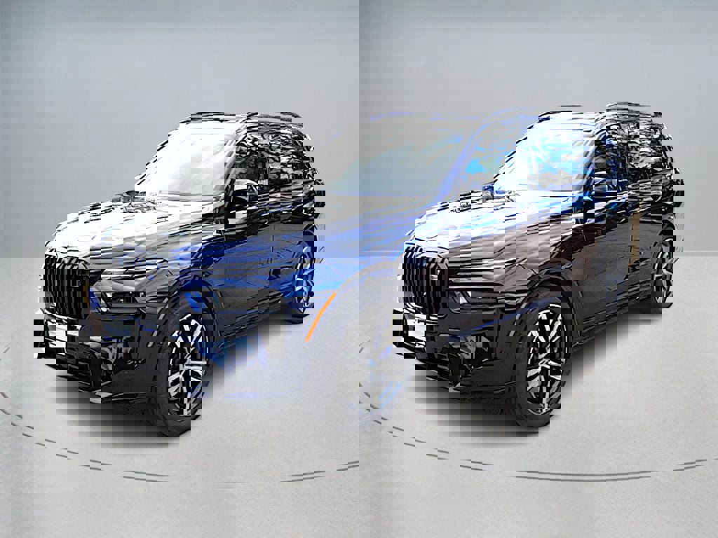 Used 2025 BMW X7 M60i image 1