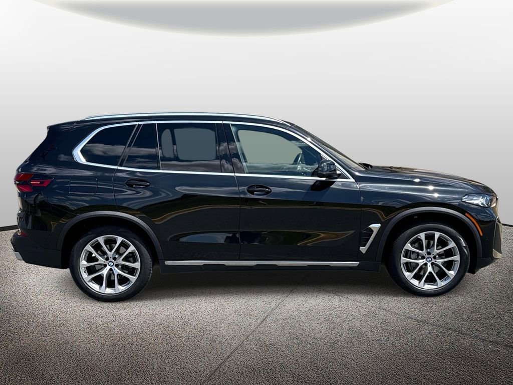 Used 2024 BMW X5 xDrive40i w/ Parking Assistance Package AWD/4WD image 4