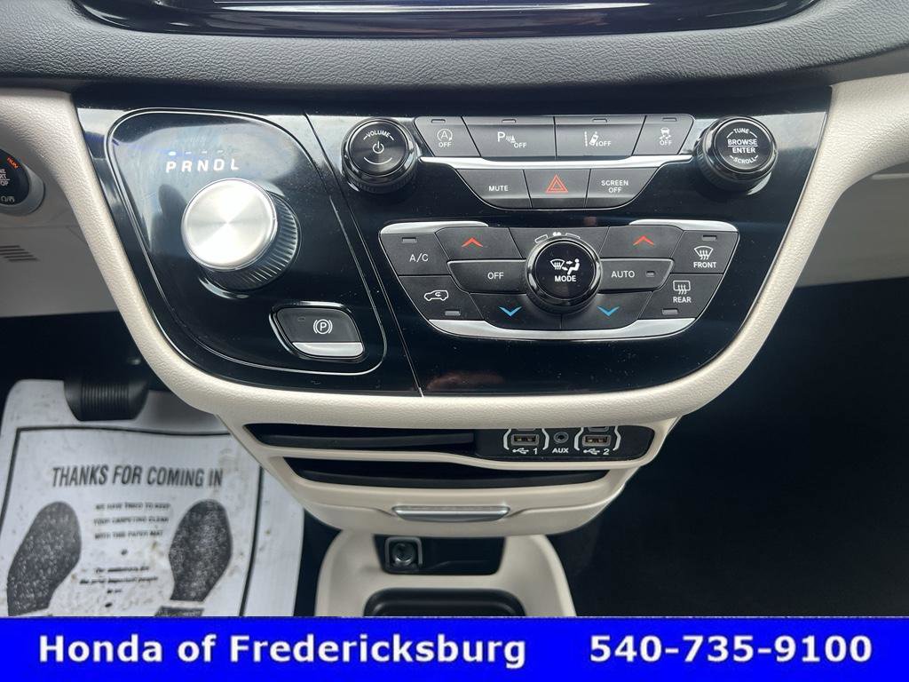 Used 2023 Chrysler Pacifica Touring-L image 22