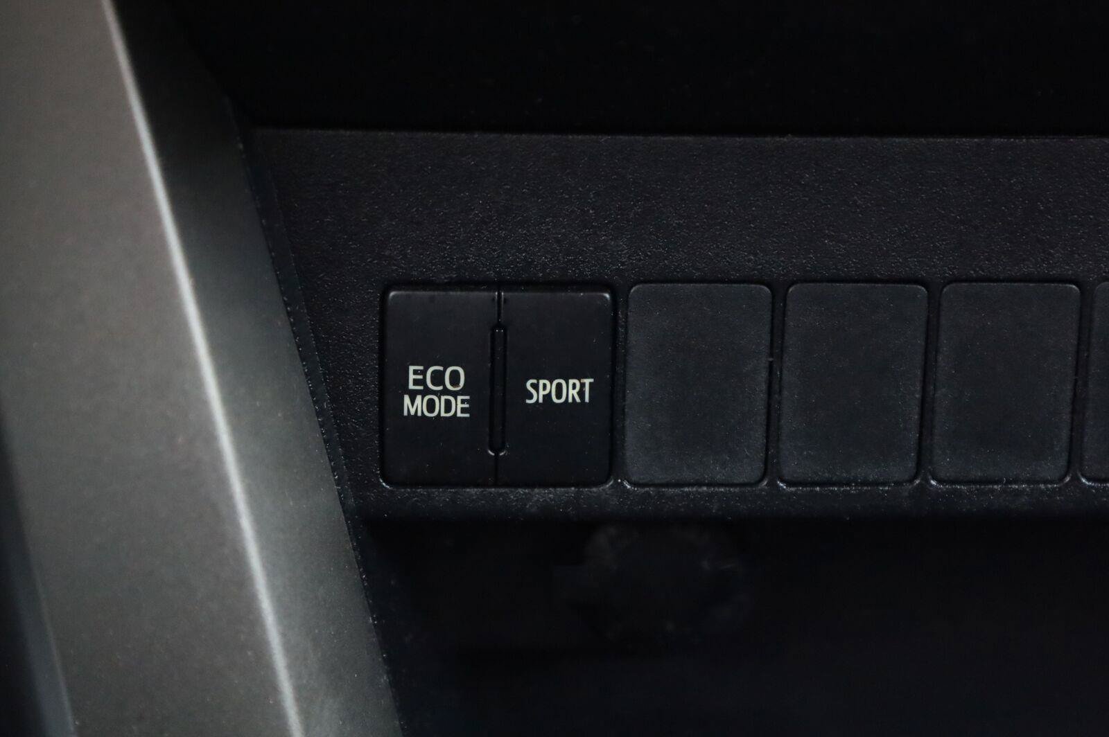 Used 2015 Toyota RAV4 LE FWD image 40