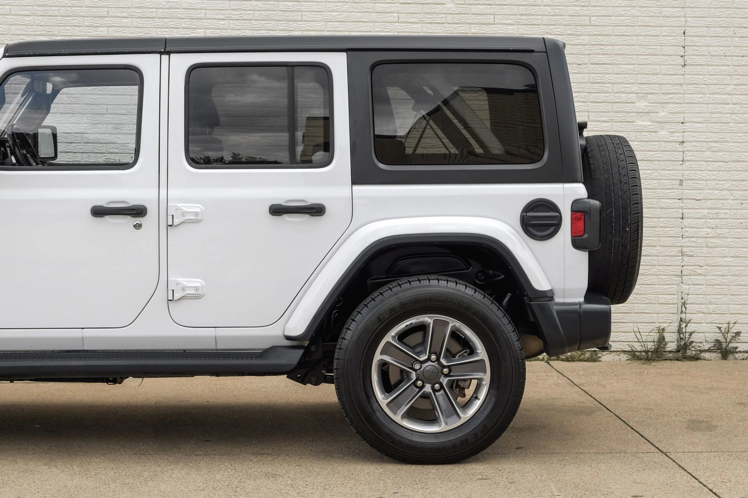 Used 2020 Jeep Wrangler Unlimited Sahara image 12