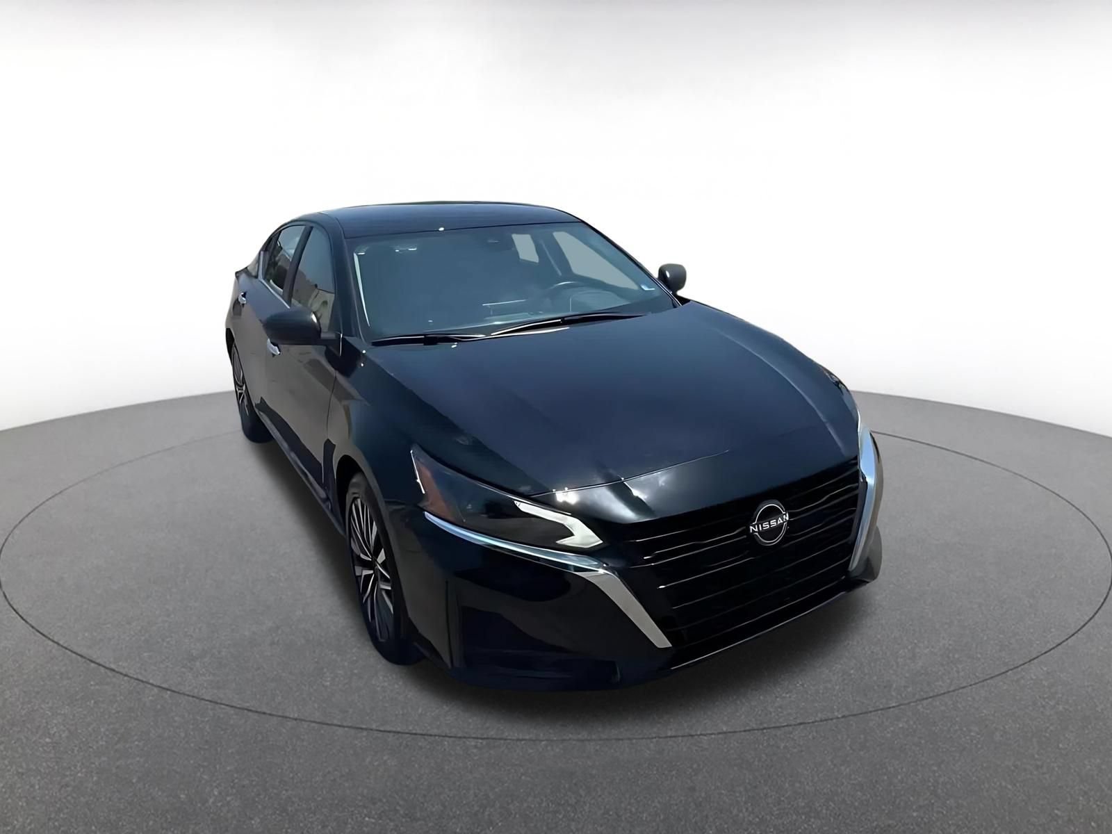 Used 2025 Nissan Altima 2.5 SV FWD image 3