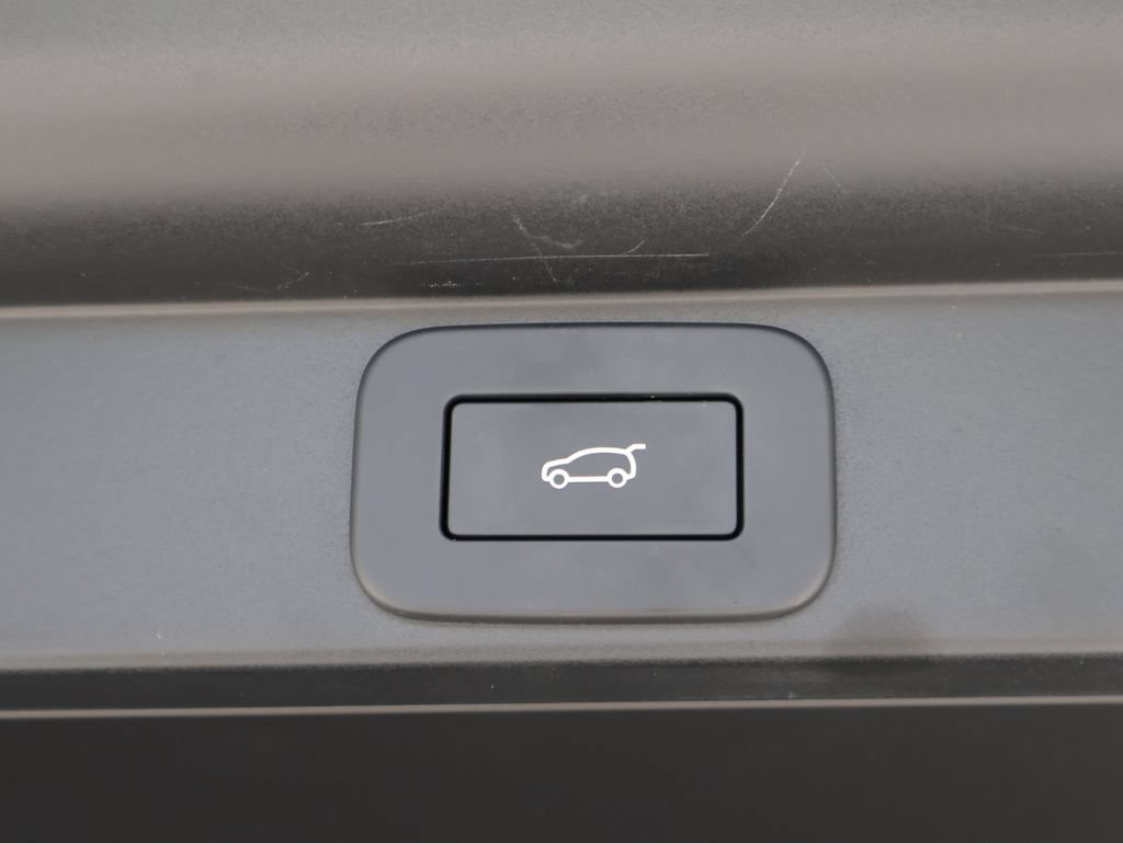 Used 2023 Land Rover Range Rover SE AWD/4WD image 17