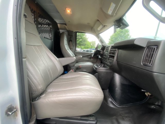Used 2020 Chevrolet Express 3500 w/ Driver Convenience Package RWD image 13