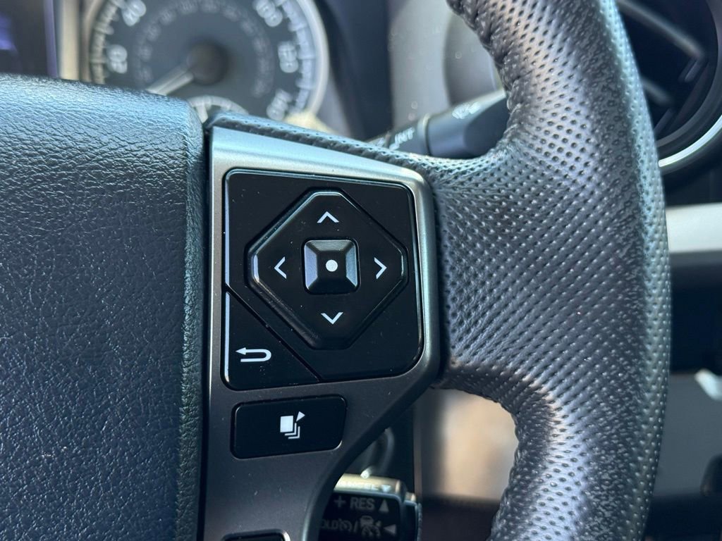 Used 2020 Toyota Tacoma SR5 RWD image 23