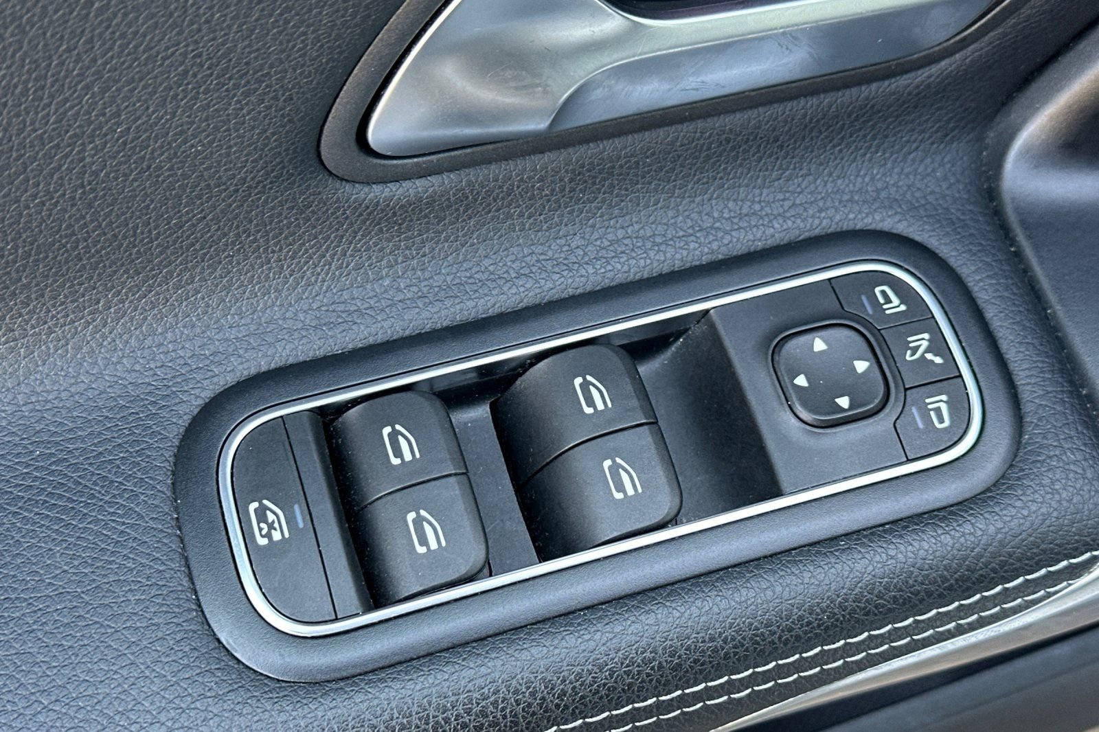 Used 2025 Mercedes-Benz CLA 250 image 12