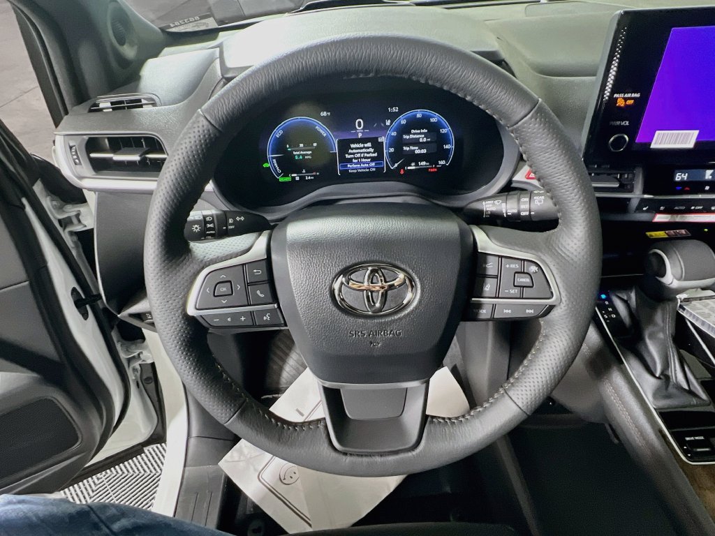 New 2026 Toyota Sienna Platinum AWD/4WD image 10