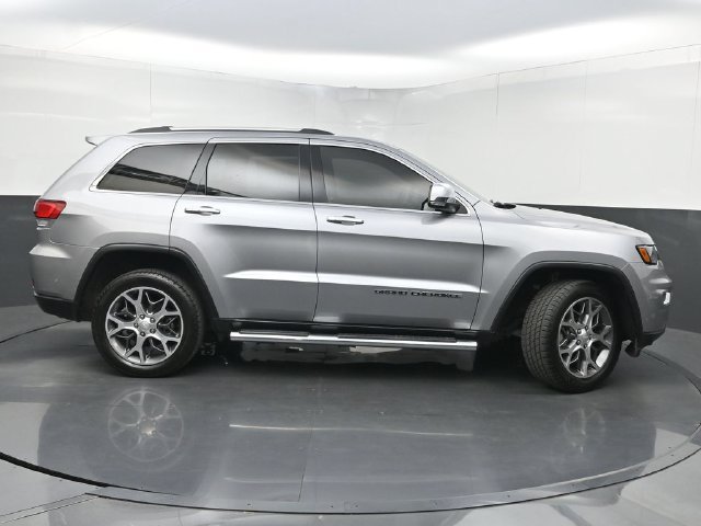 Used 2021 Jeep Grand Cherokee Limited w/ Luxury Group II AWD/4WD image 2
