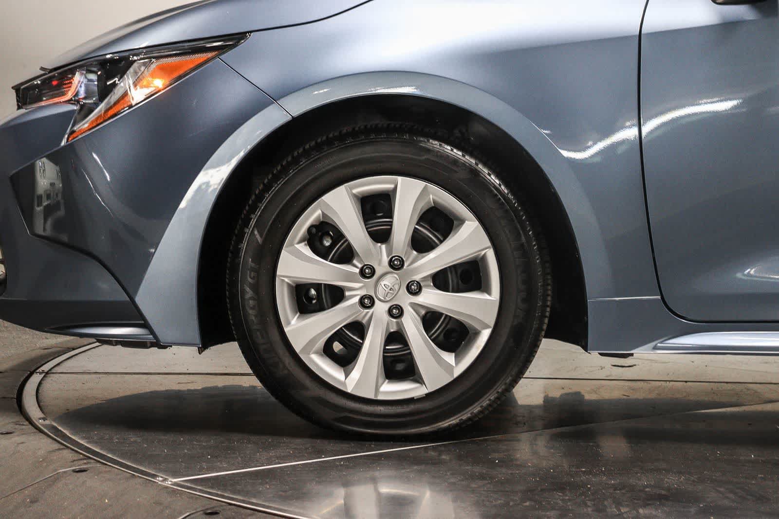 Certified 2025 Toyota Corolla LE FWD image 9
